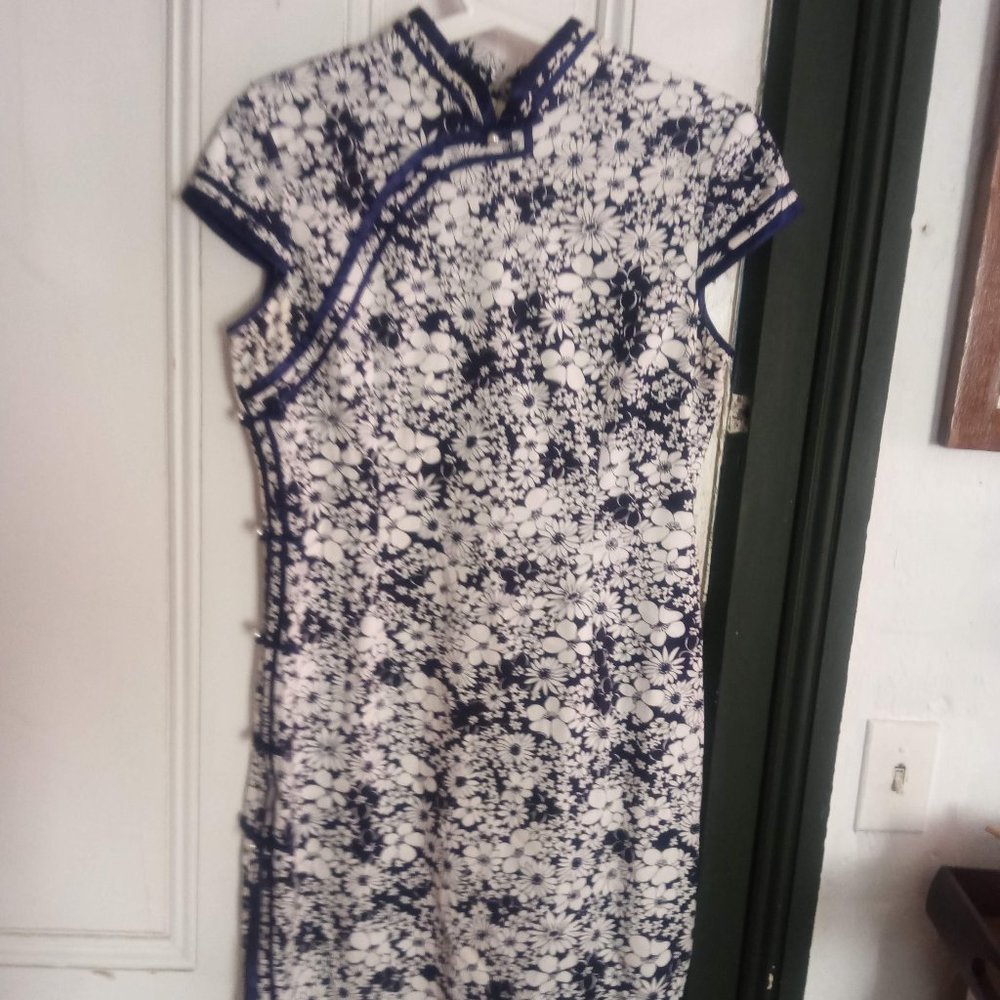 Traditional Mongolian dress / similar to cheongsam